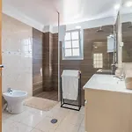 Flowers Island House 4 *