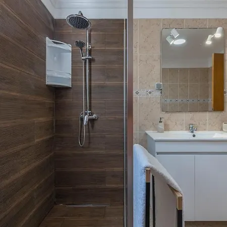 Semesterbostad Flowers Island House 4 *