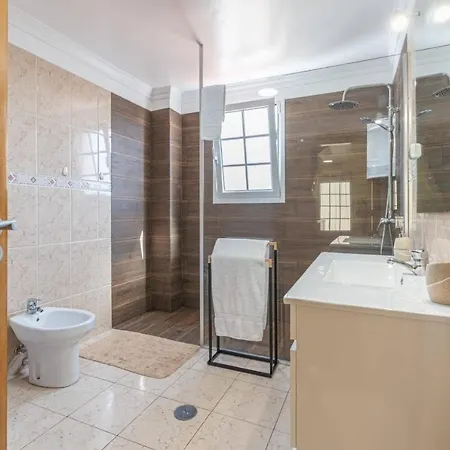 Flowers Island House 4 *