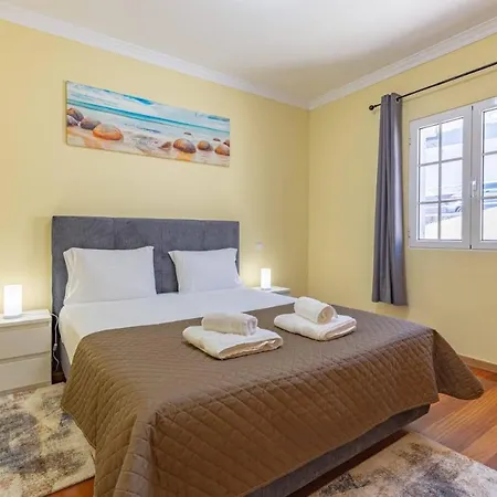 Flowers Island House 4 Caniço