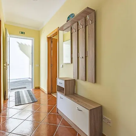 Flowers Island House 4 בית נופש *