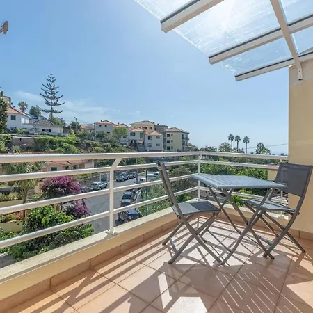 Flowers Island House 4 Caniço