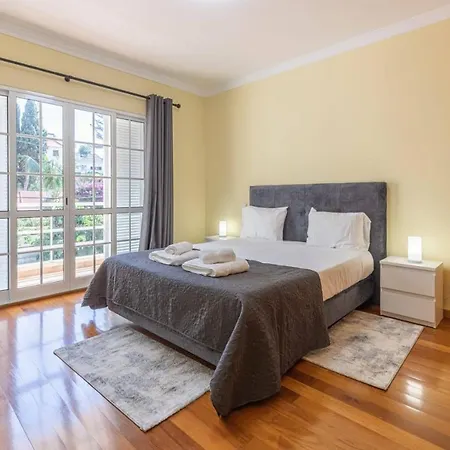 Flowers Island House 4 *