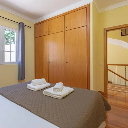 Flowers Island House 4 * Caniço