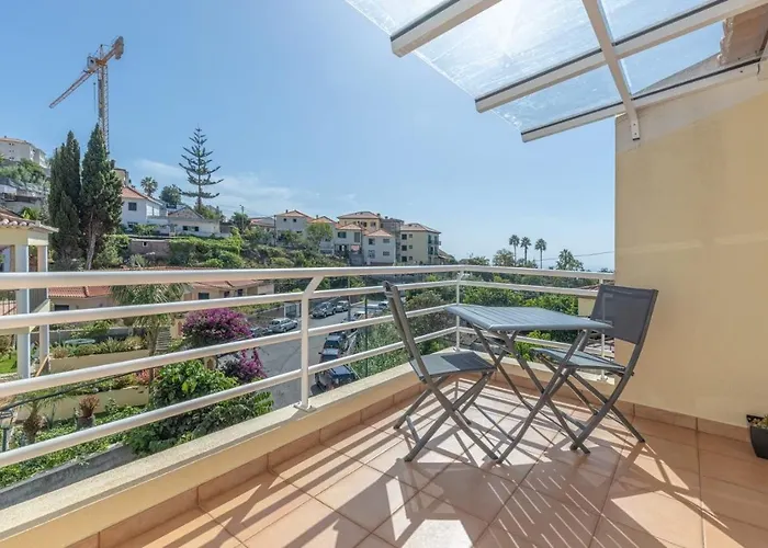 Flowers Island House 4 Caniço