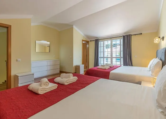 Flowers Island House 4 * קאניקו