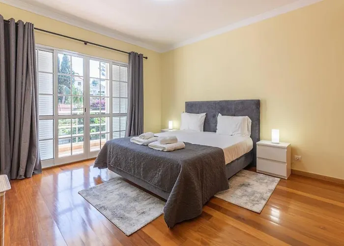 Flowers Island House 4 *