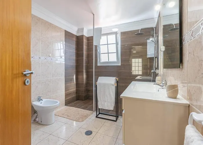 Flowers Island House 4 *