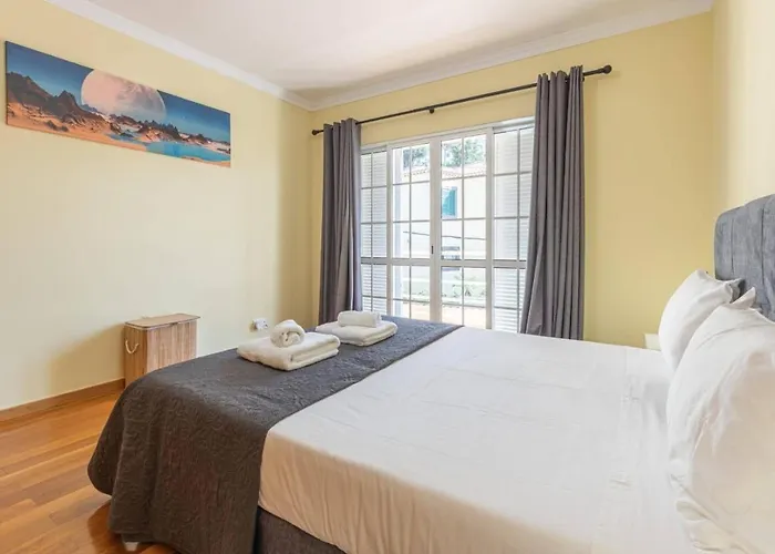 Flowers Island House 4 * קאניקו