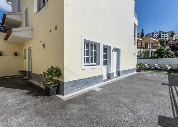 Flowers Island House 4