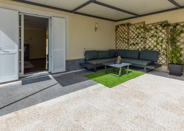 Flowers Island House 4 בית נופש קאניקו